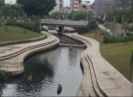 柳川藍帶水岸